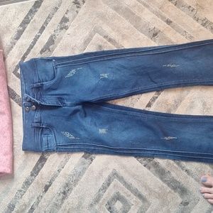 Cool stretchy jeans 👖 with red zip sweater